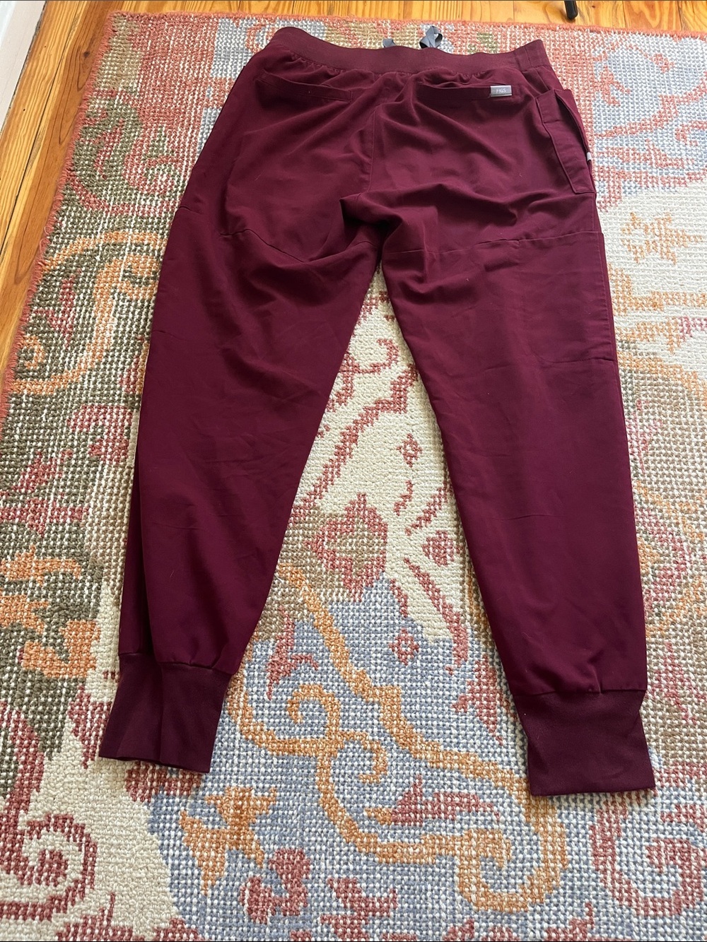 FIGS Zamora Jogger Scrub Maroon Women’s M EUC - Picture 9 of 9